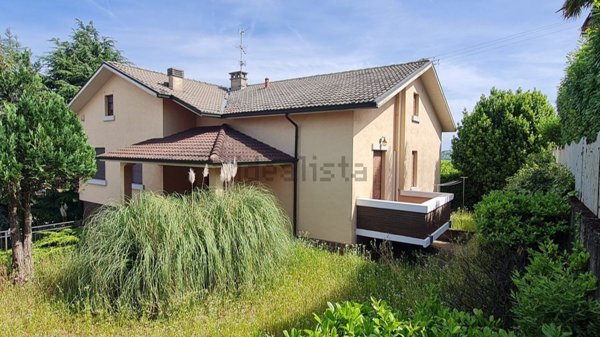 casa indipendente in vendita ad Oliva Gessi