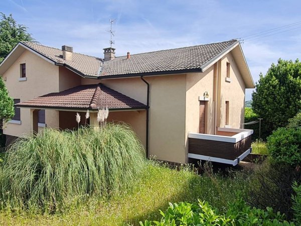 casa indipendente in vendita ad Oliva Gessi