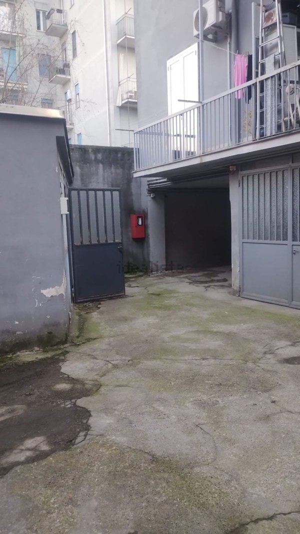 box auto in vendita ad Oliva Gessi