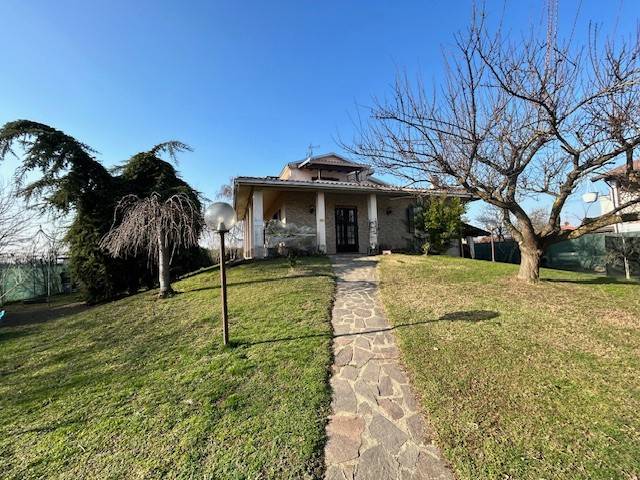 casa indipendente in vendita ad Ottobiano