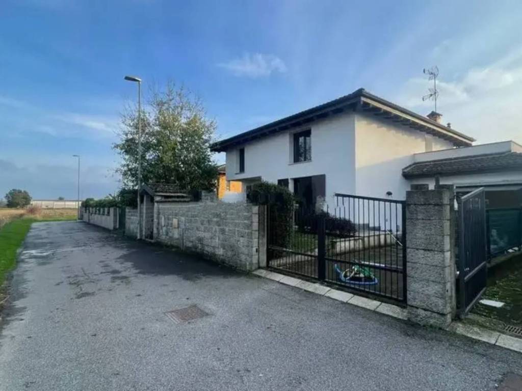 casa indipendente in vendita ad Ottobiano