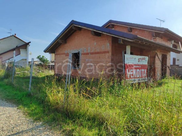 casa indipendente in vendita ad Ottobiano