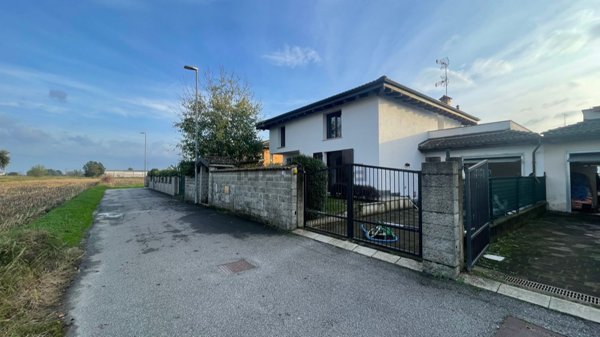 casa indipendente in vendita ad Ottobiano