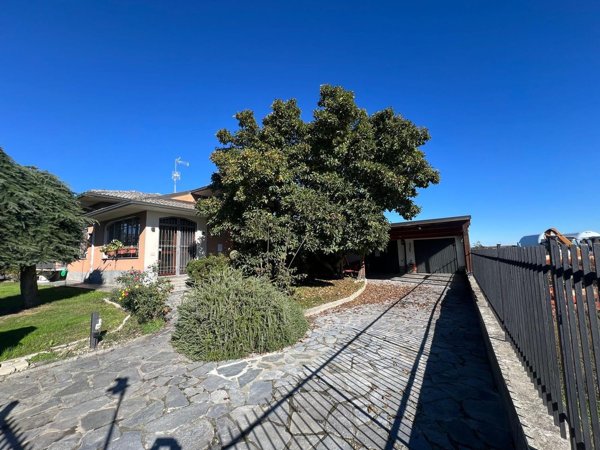 casa indipendente in vendita ad Ottobiano