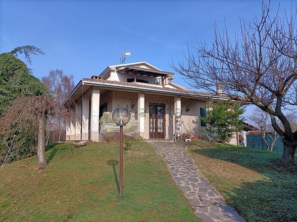 casa indipendente in vendita ad Ottobiano