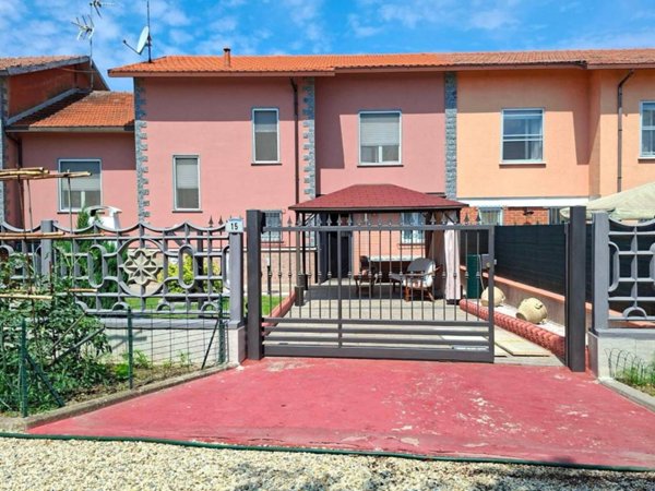 casa indipendente in vendita ad Ottobiano
