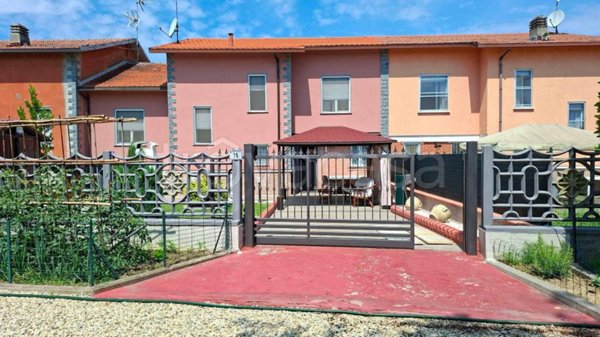 casa indipendente in vendita ad Ottobiano