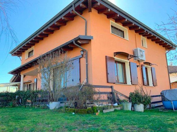 casa indipendente in vendita ad Ottobiano