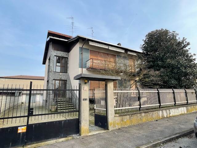 casa indipendente in vendita a Palestro