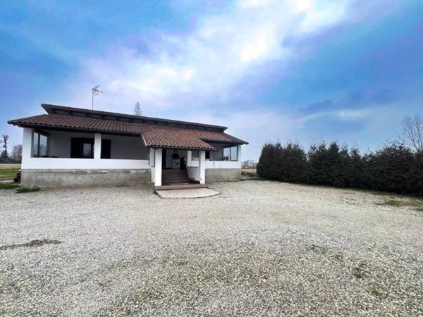casa indipendente in vendita a Palestro