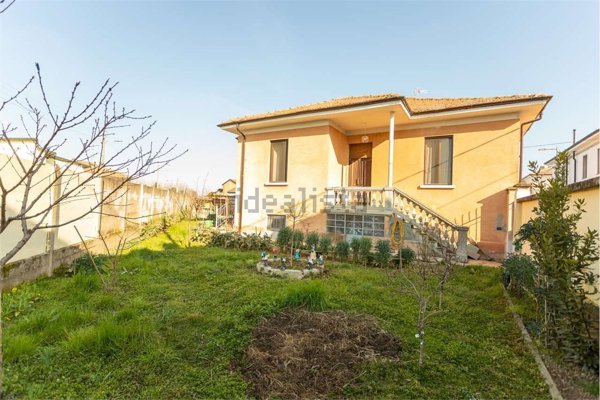 casa indipendente in vendita a Palestro