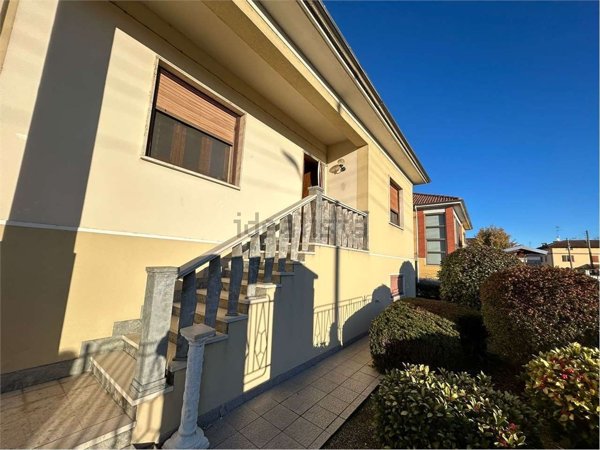 casa indipendente in vendita a Palestro