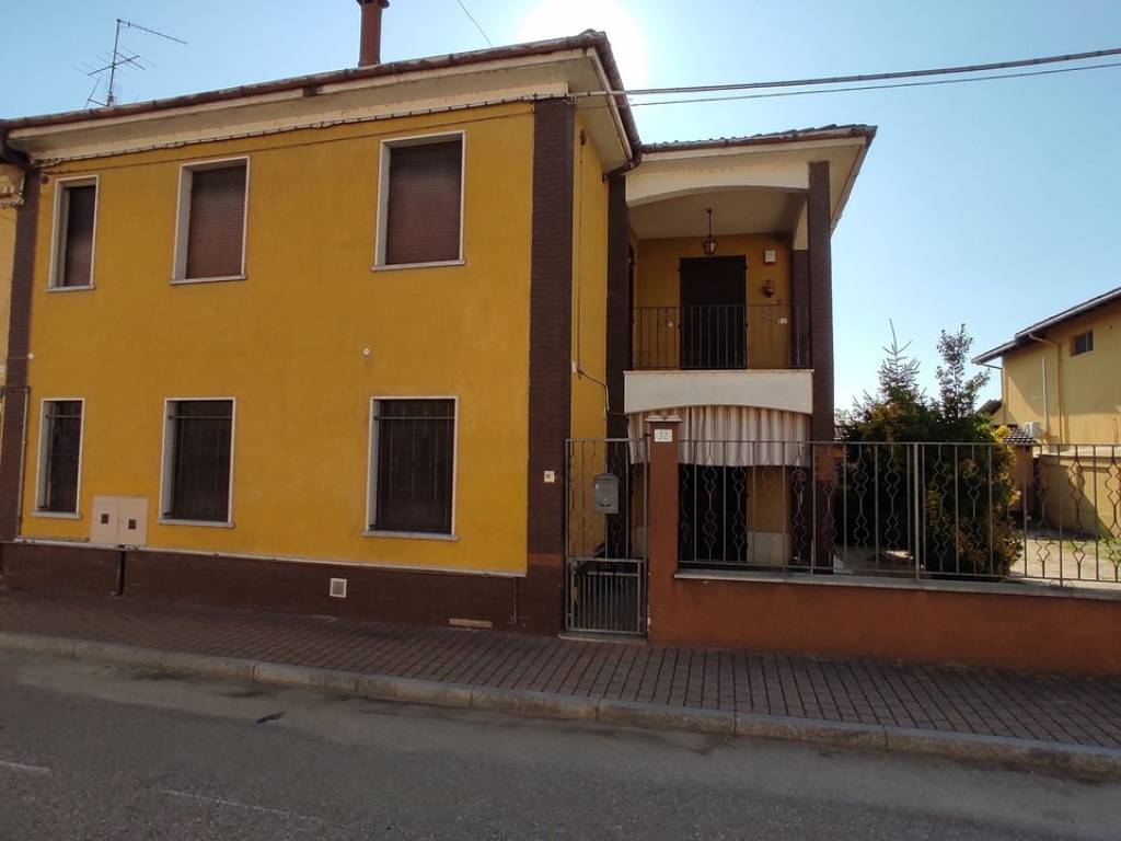 casa indipendente in vendita a Palestro