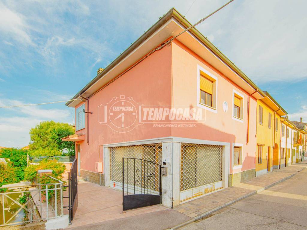 casa indipendente in vendita a Palestro