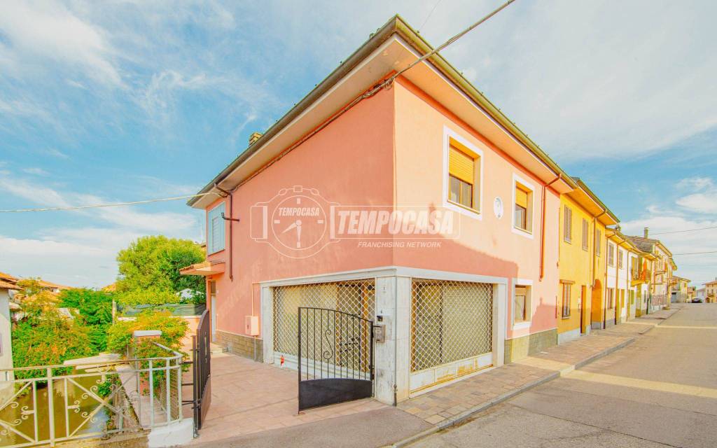 casa indipendente in vendita a Palestro