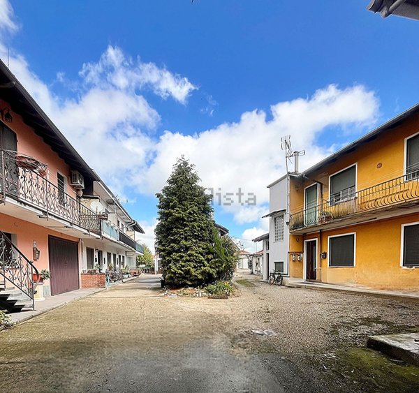 casa indipendente in vendita a Palestro in zona Pizzarosto