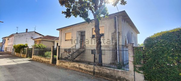 casa indipendente in vendita a Palestro