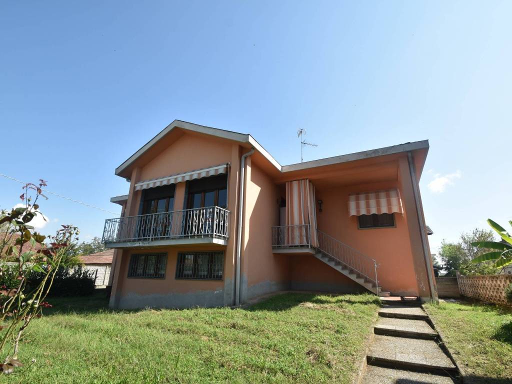 casa indipendente in vendita a Palestro