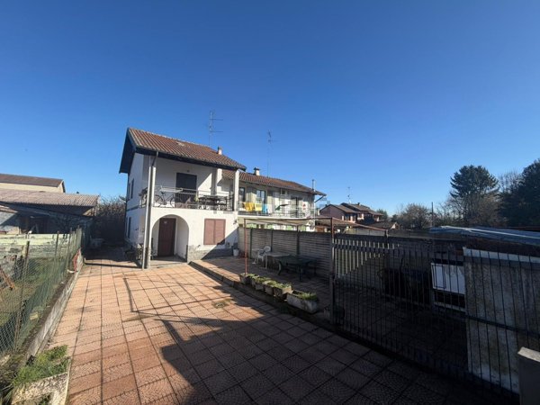 casa indipendente in vendita a Palestro in zona Pizzarosto