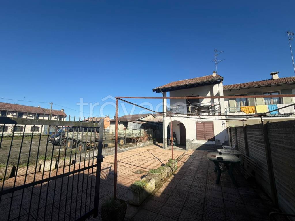casa indipendente in vendita a Palestro in zona Pizzarosto
