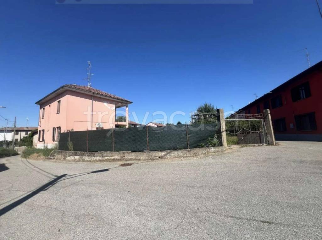 casa indipendente in vendita a Palestro in zona Pizzarosto