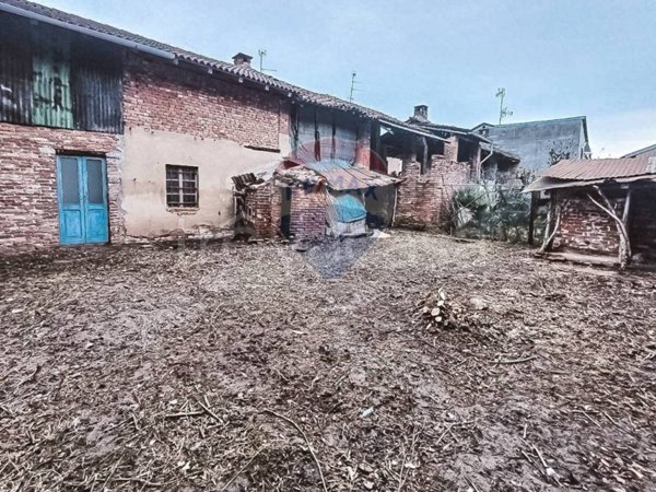 casa indipendente in vendita a Palestro in zona Pizzarosto