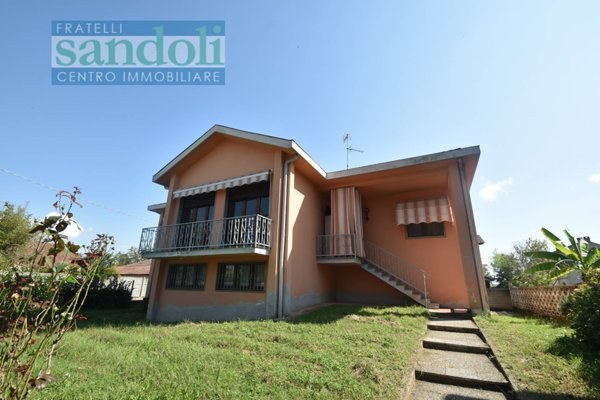 casa indipendente in vendita a Palestro in zona Pizzarosto