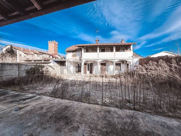 casa indipendente in vendita a Palestro in zona Pizzarosto
