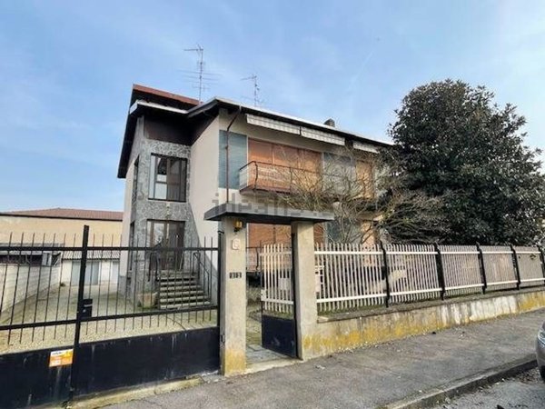 casa indipendente in vendita a Palestro in zona Pizzarosto