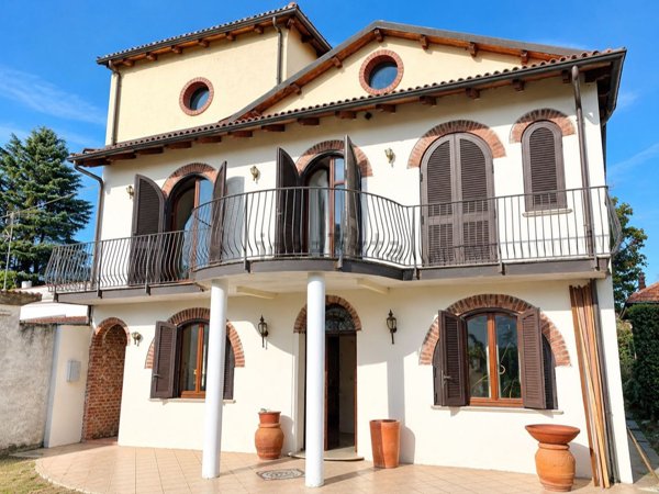 casa indipendente in vendita a Palestro in zona Pizzarosto