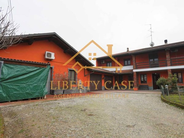 casa indipendente in vendita a Palestro in zona Pizzarosto