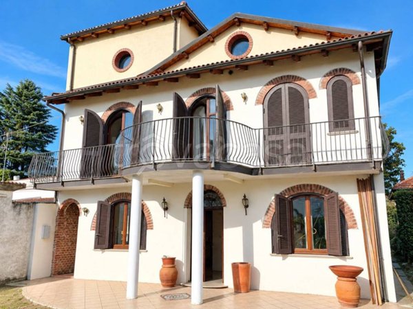 casa indipendente in vendita a Palestro in zona Pizzarosto