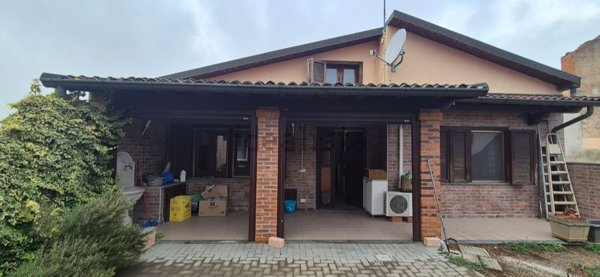casa indipendente in vendita a Palestro in zona Pizzarosto