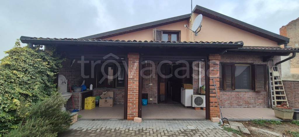 casa indipendente in vendita a Palestro in zona Pizzarosto
