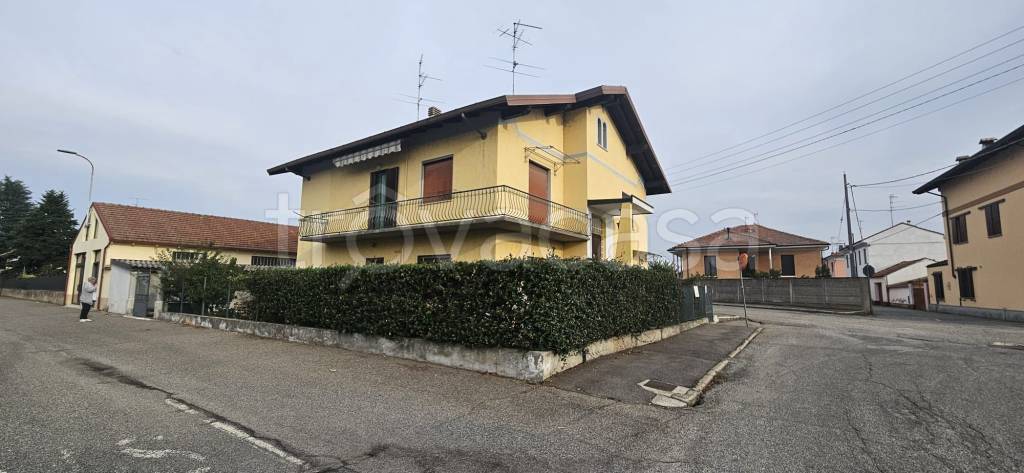 casa indipendente in vendita a Palestro in zona Pizzarosto