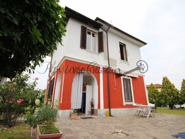 casa indipendente in vendita a Parona
