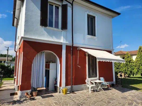 casa indipendente in vendita a Parona