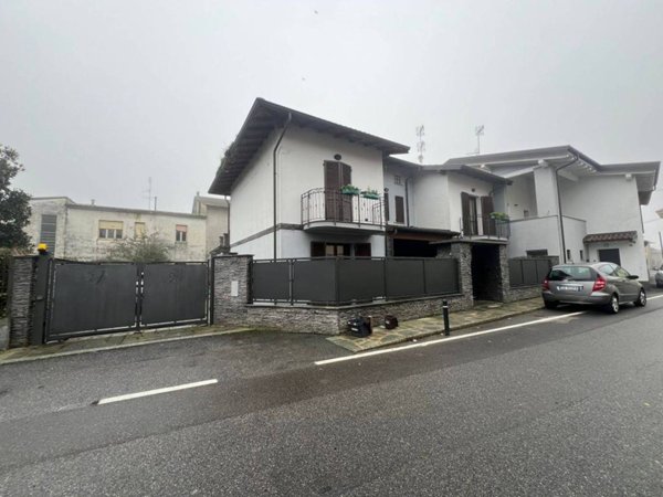casa indipendente in vendita a Parona