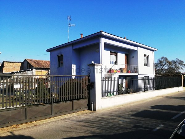 casa indipendente in vendita a Parona