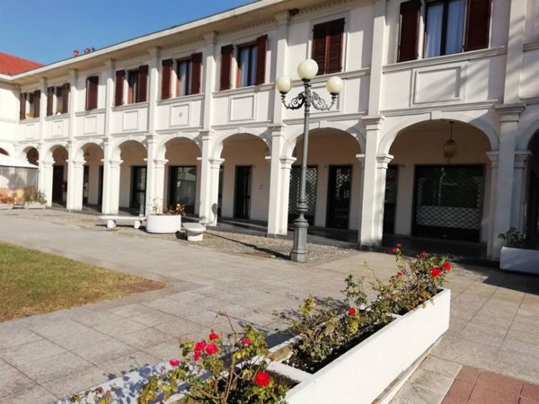 negozio in vendita a Parona