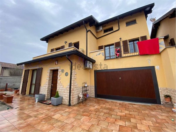 casa indipendente in vendita a Parona