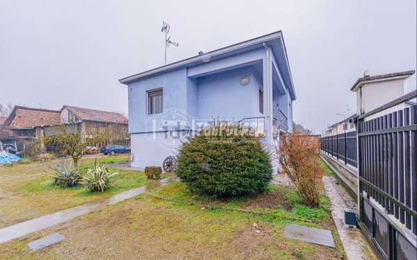 casa indipendente in vendita a Parona