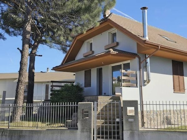 casa indipendente in vendita a Parona