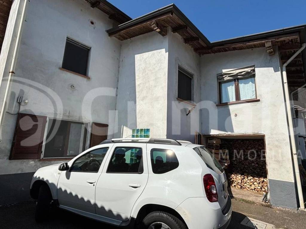 casa indipendente in vendita a Parona