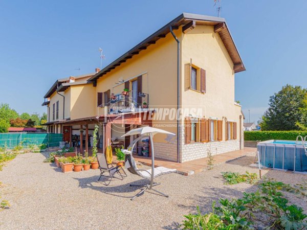 casa indipendente in vendita a Parona