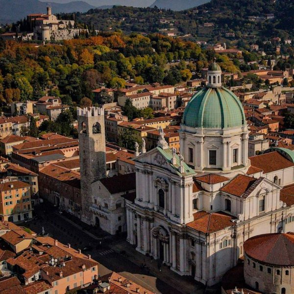 appartamento in vendita a Pavia in zona Centro Città
