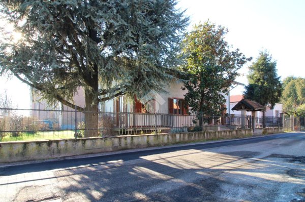 casa indipendente in vendita a Pavia in zona Vallone