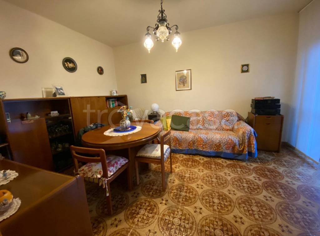 appartamento in vendita a Pavia in zona Vallone