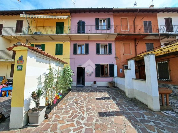 casa indipendente in vendita a Pavia in zona Campari