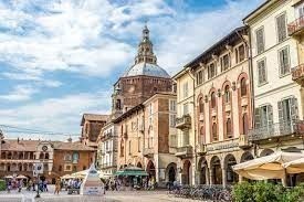 negozio in vendita a Pavia in zona Centro Città